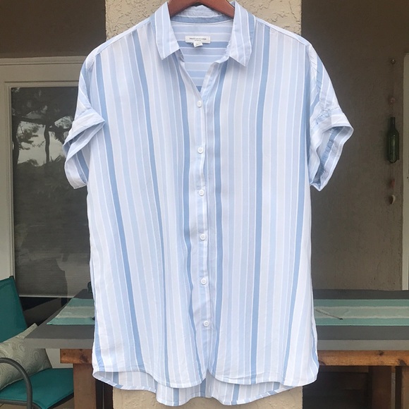 beachlunchlounge Tops - BeachLunchLounge button down short sleeve top.